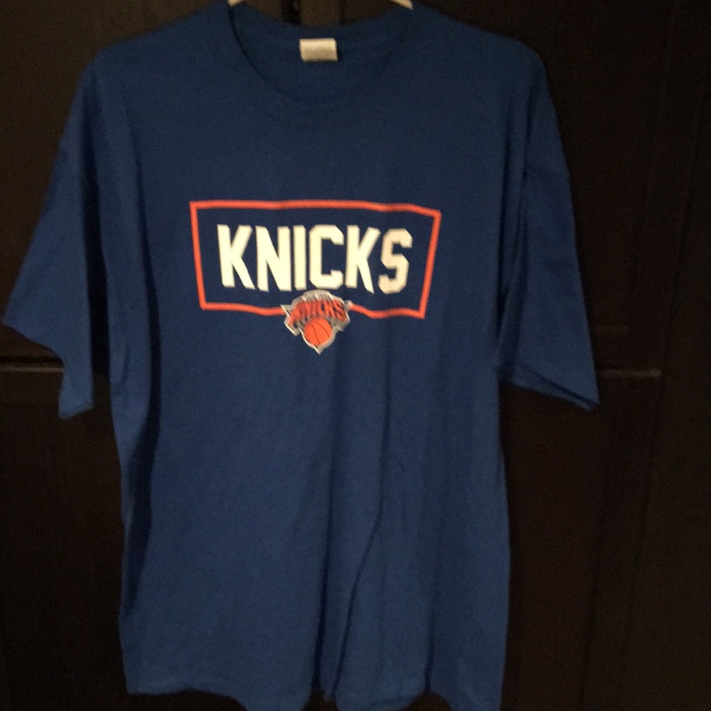 NY knicks blue T-shirt size XL logo